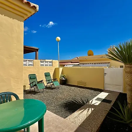 Caleta Pool & Terrace شقة