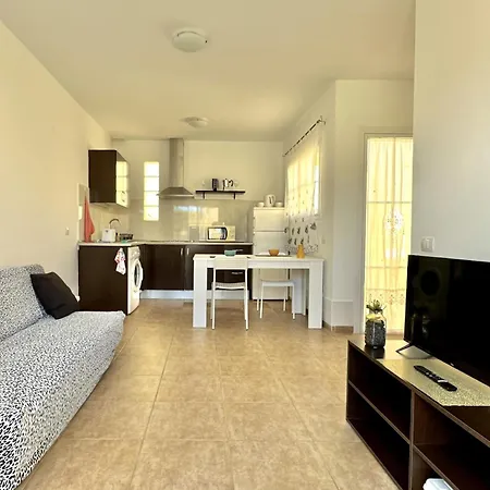 Caleta Pool & Terrace شقة